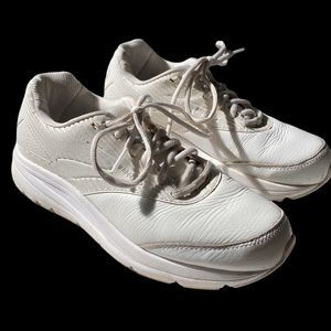 Brooks Addiction Walker Leather Walking Shoes